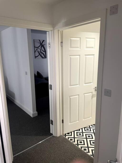 #6Bs 1 Bed Serviced Apartment Дарби Екстериор снимка