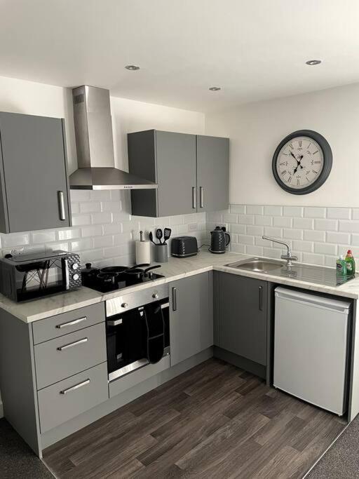 #6Bs 1 Bed Serviced Apartment Дарби Екстериор снимка