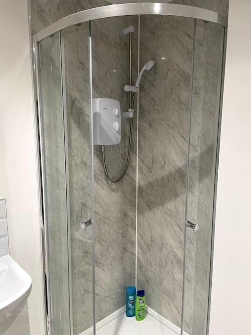 #6Bs 1 Bed Serviced Apartment Дарби Екстериор снимка
