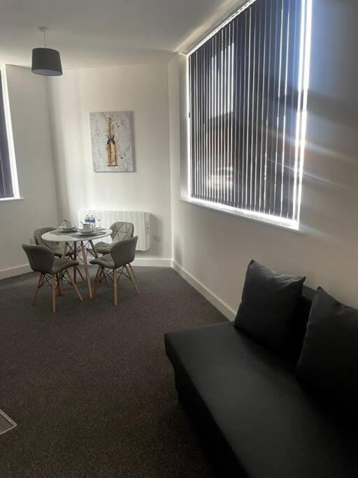 #6Bs 1 Bed Serviced Apartment Дарби Екстериор снимка