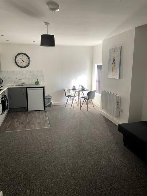 #6Bs 1 Bed Serviced Apartment Дарби Екстериор снимка